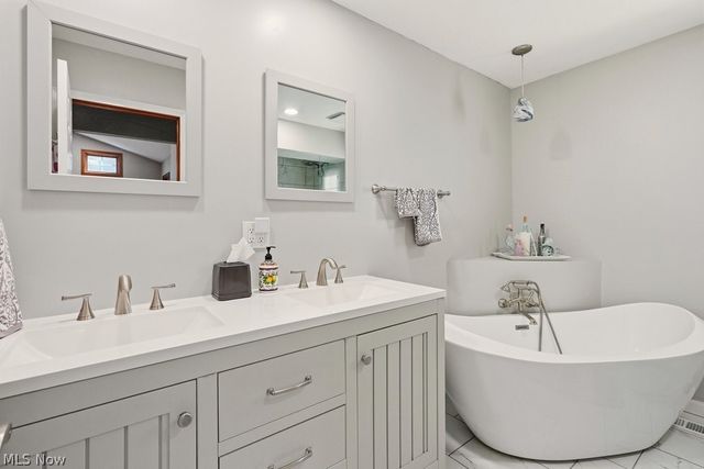 16506 Sunwood Oval, Strongsville, OH 44136