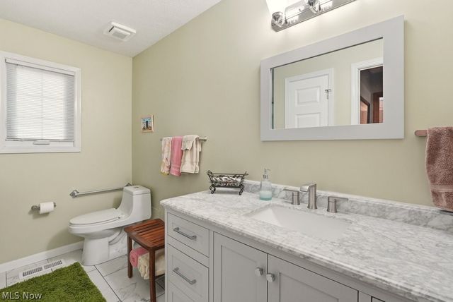 16506 Sunwood Oval, Strongsville, OH 44136