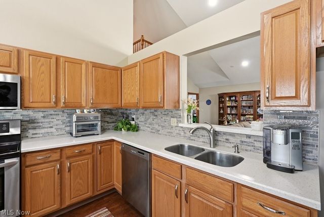 16506 Sunwood Oval, Strongsville, OH 44136