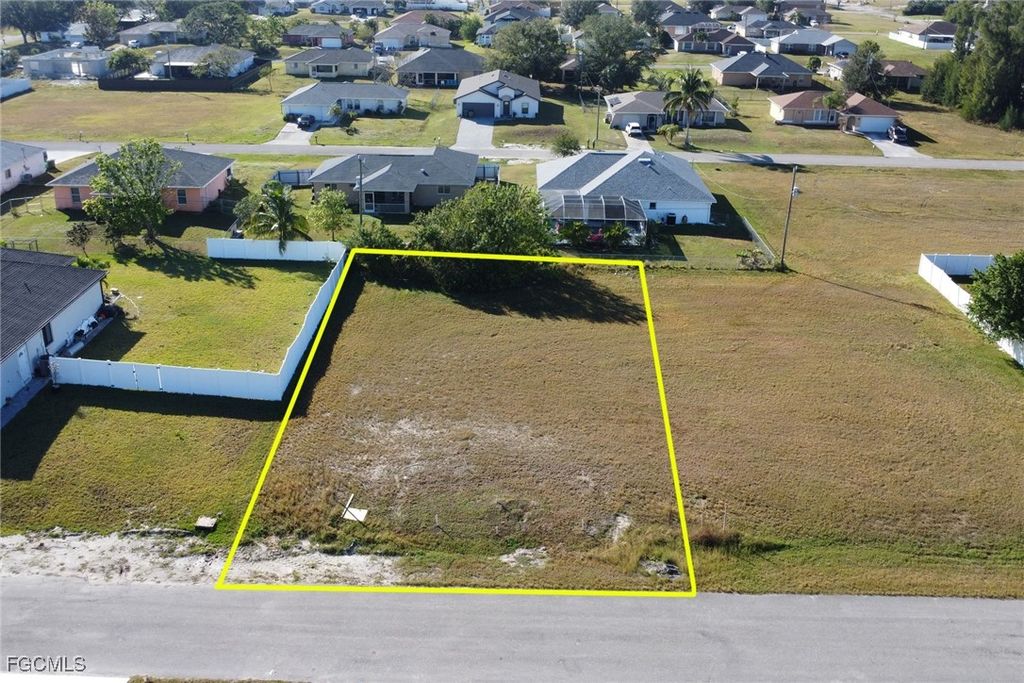 908 NE 18th TER, Cape Coral, FL 33909