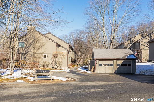 24 Woods Way 122A, Woodbury, CT 06798