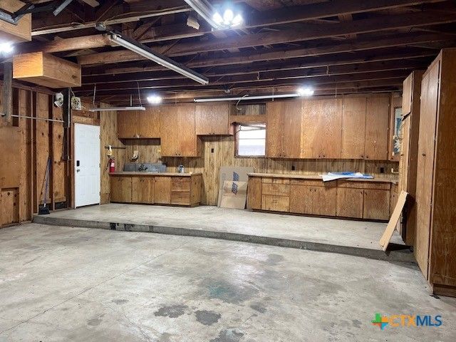 725 S Pecan, Moulton, TX 77975