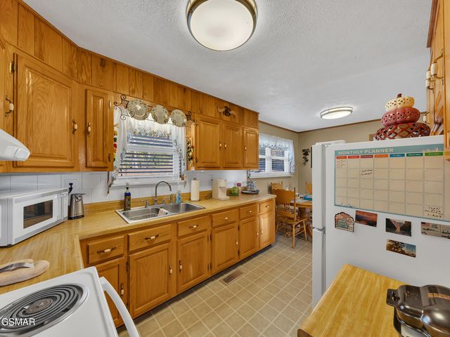 495 Carnation Way, Newport, TN 37821