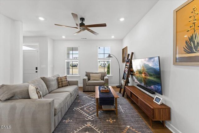 33 Pear Blossom Parkway, Clayton, NC 27520