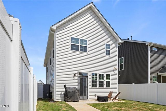 33 Pear Blossom Parkway, Clayton, NC 27520