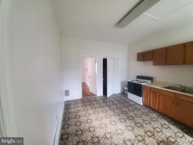 25 S LOCUST ST, Hagerstown, MD 21740