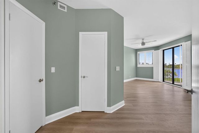 200 Waterway Road 206, Tequesta, FL 33469