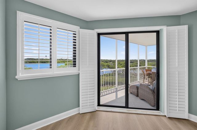 200 Waterway Road 206, Tequesta, FL 33469