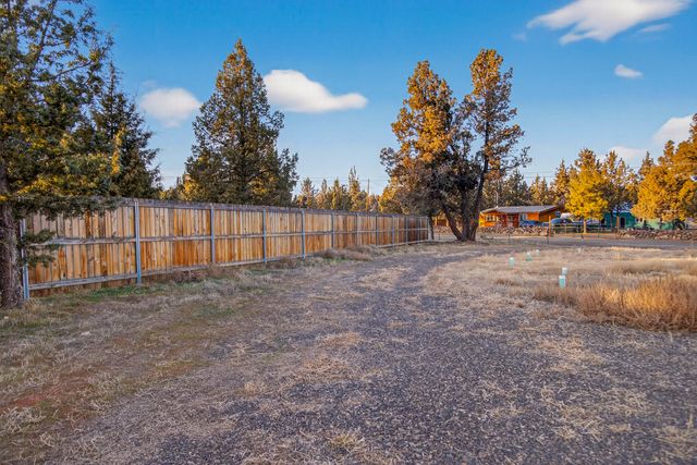 8111 SW High Cone Drive, Terrebonne, OR 97760