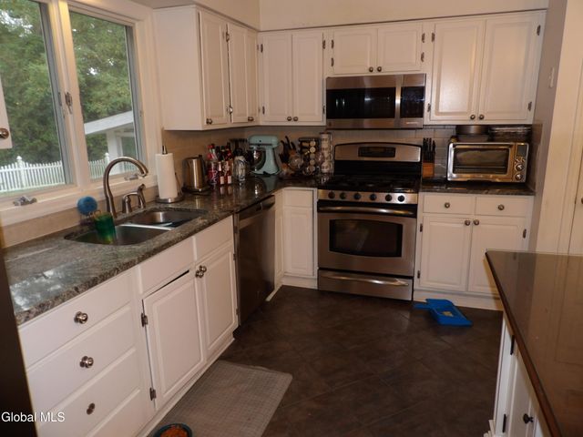 2016 Lisa Lane, Rotterdam, NY 12303