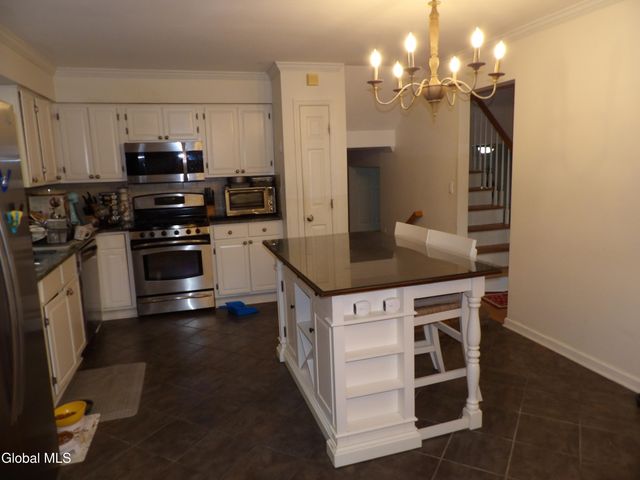 2016 Lisa Lane, Rotterdam, NY 12303