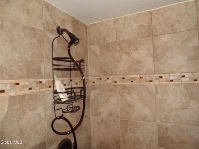 2016 Lisa Lane, Rotterdam, NY 12303