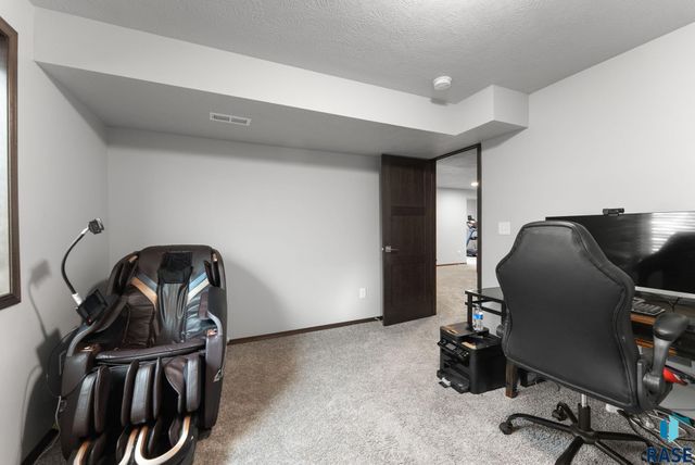 111 S Tumble Creek Ave Avenue, Sioux Falls, SD 57110