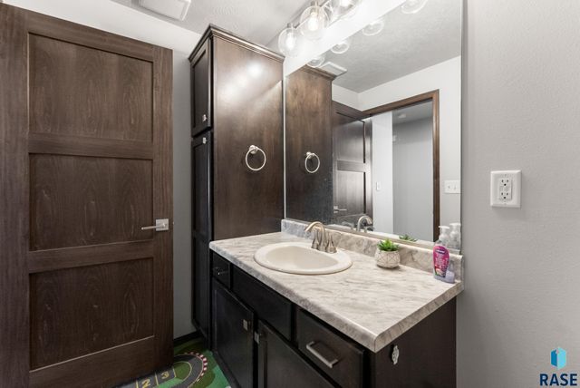 111 S Tumble Creek Ave Avenue, Sioux Falls, SD 57110