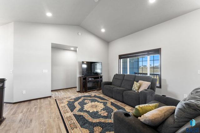 111 S Tumble Creek Ave Avenue, Sioux Falls, SD 57110