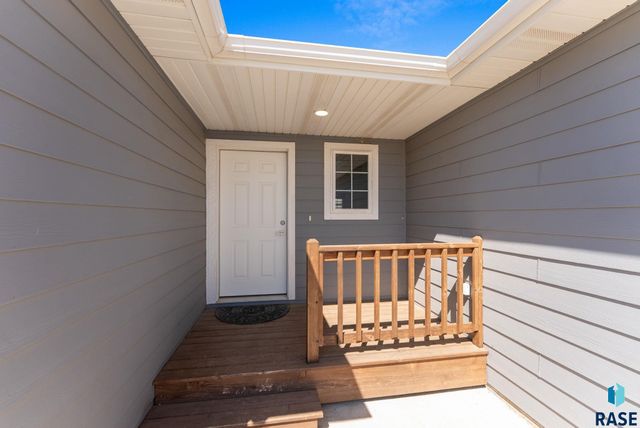111 S Tumble Creek Ave Avenue, Sioux Falls, SD 57110