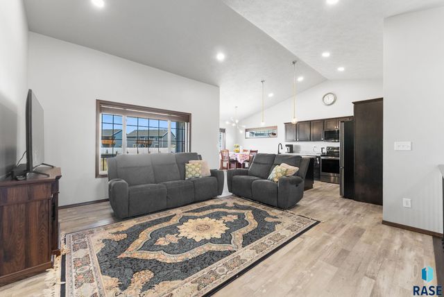 111 S Tumble Creek Ave Avenue, Sioux Falls, SD 57110