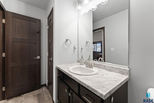 111 S Tumble Creek Ave Avenue, Sioux Falls, SD 57110