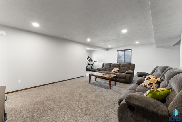111 S Tumble Creek Ave Avenue, Sioux Falls, SD 57110