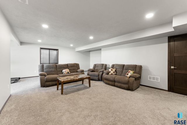 111 S Tumble Creek Ave Avenue, Sioux Falls, SD 57110