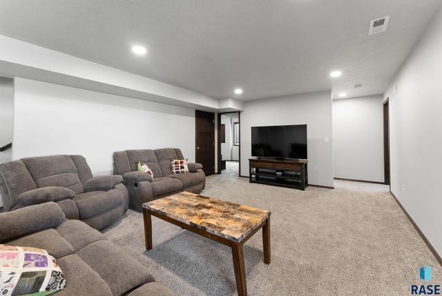 111 S Tumble Creek Ave Avenue, Sioux Falls, SD 57110