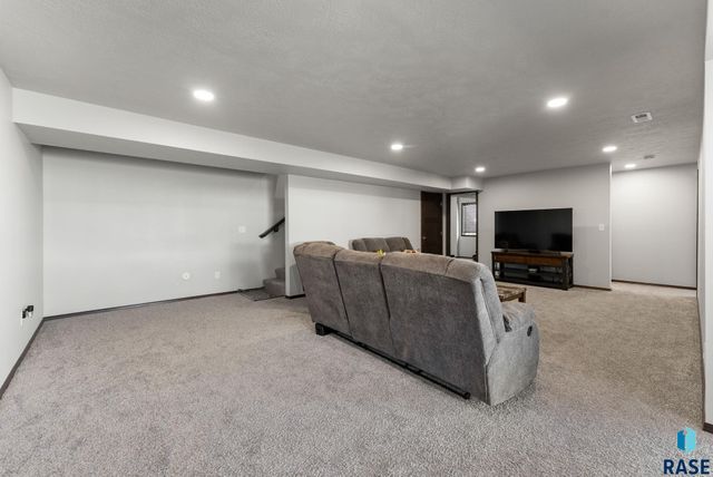 111 S Tumble Creek Ave Avenue, Sioux Falls, SD 57110