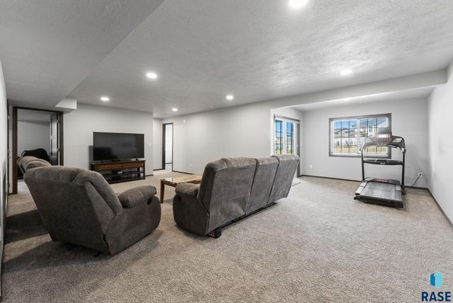 111 S Tumble Creek Ave Avenue, Sioux Falls, SD 57110