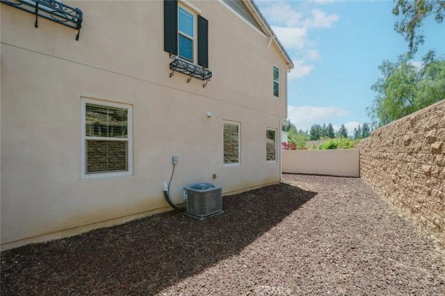 16 Greensboro Ct, Pomona, CA 91766