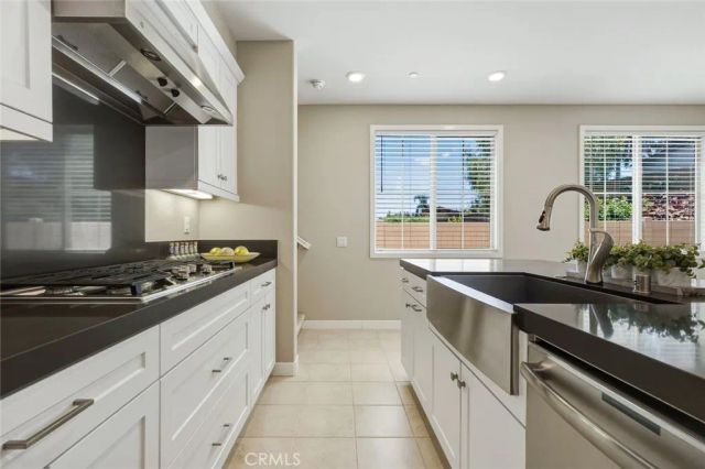 16 Greensboro Ct, Pomona, CA 91766