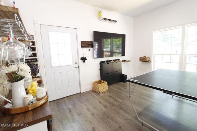 104 Pineview Road, Jacksonville, NC 28546