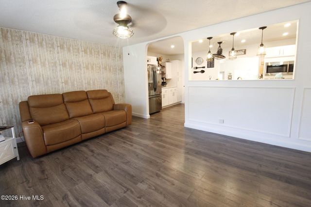 104 Pineview Road, Jacksonville, NC 28546