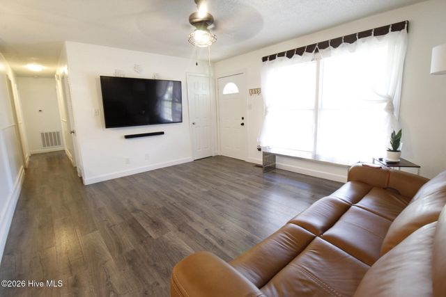 104 Pineview Road, Jacksonville, NC 28546