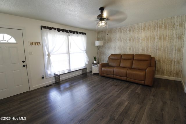 104 Pineview Road, Jacksonville, NC 28546