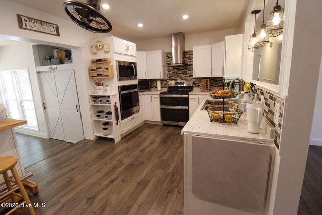 104 Pineview Road, Jacksonville, NC 28546