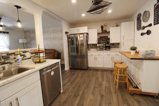 104 Pineview Road, Jacksonville, NC 28546