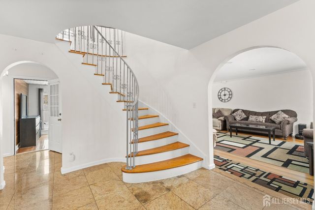 80 Glenwood Avenue, Elmwood Park, NJ 07407