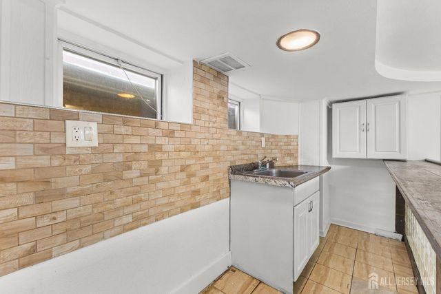 80 Glenwood Avenue, Elmwood Park, NJ 07407