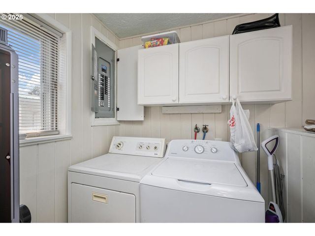 12011 Se MARKET St, Portland, OR 97216