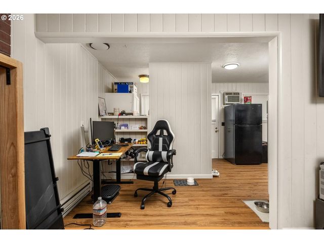 12011 Se MARKET St, Portland, OR 97216