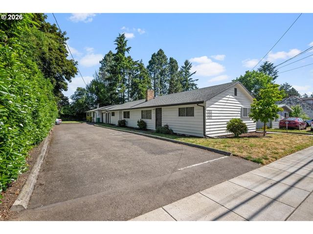 12011 Se MARKET St, Portland, OR 97216