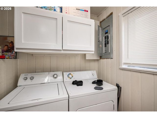 12011 Se MARKET St, Portland, OR 97216