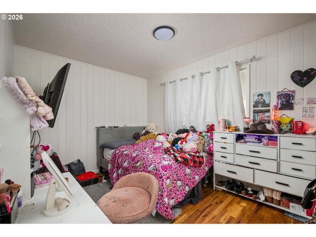12011 Se MARKET St, Portland, OR 97216