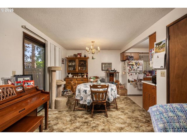 12011 Se MARKET St, Portland, OR 97216