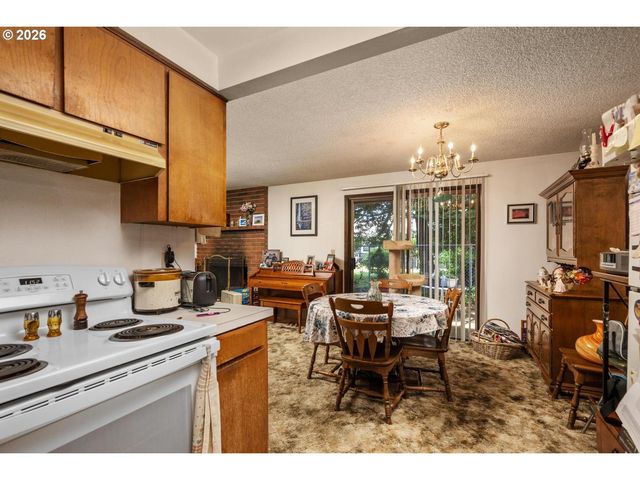 12011 Se MARKET St, Portland, OR 97216