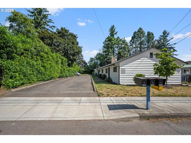 12011 Se MARKET St, Portland, OR 97216