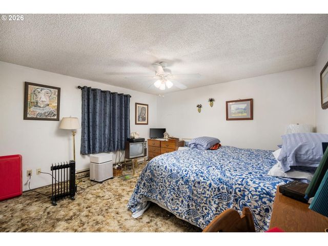 12011 Se MARKET St, Portland, OR 97216