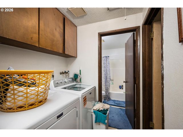 12011 Se MARKET St, Portland, OR 97216
