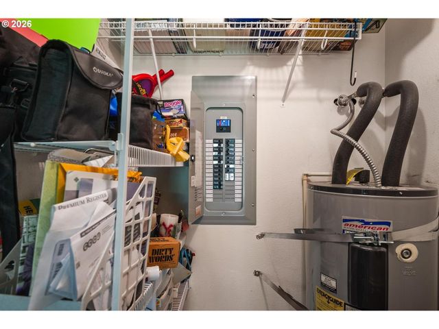 12011 Se MARKET St, Portland, OR 97216