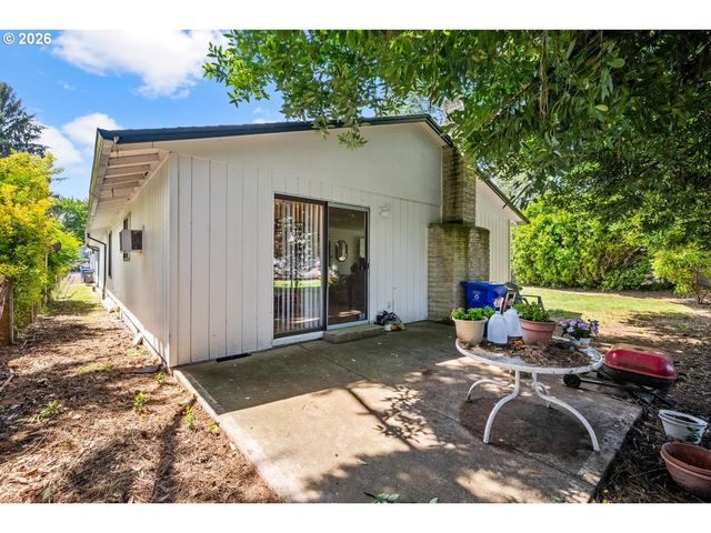 12011 Se MARKET St, Portland, OR 97216