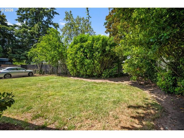 12011 Se MARKET St, Portland, OR 97216